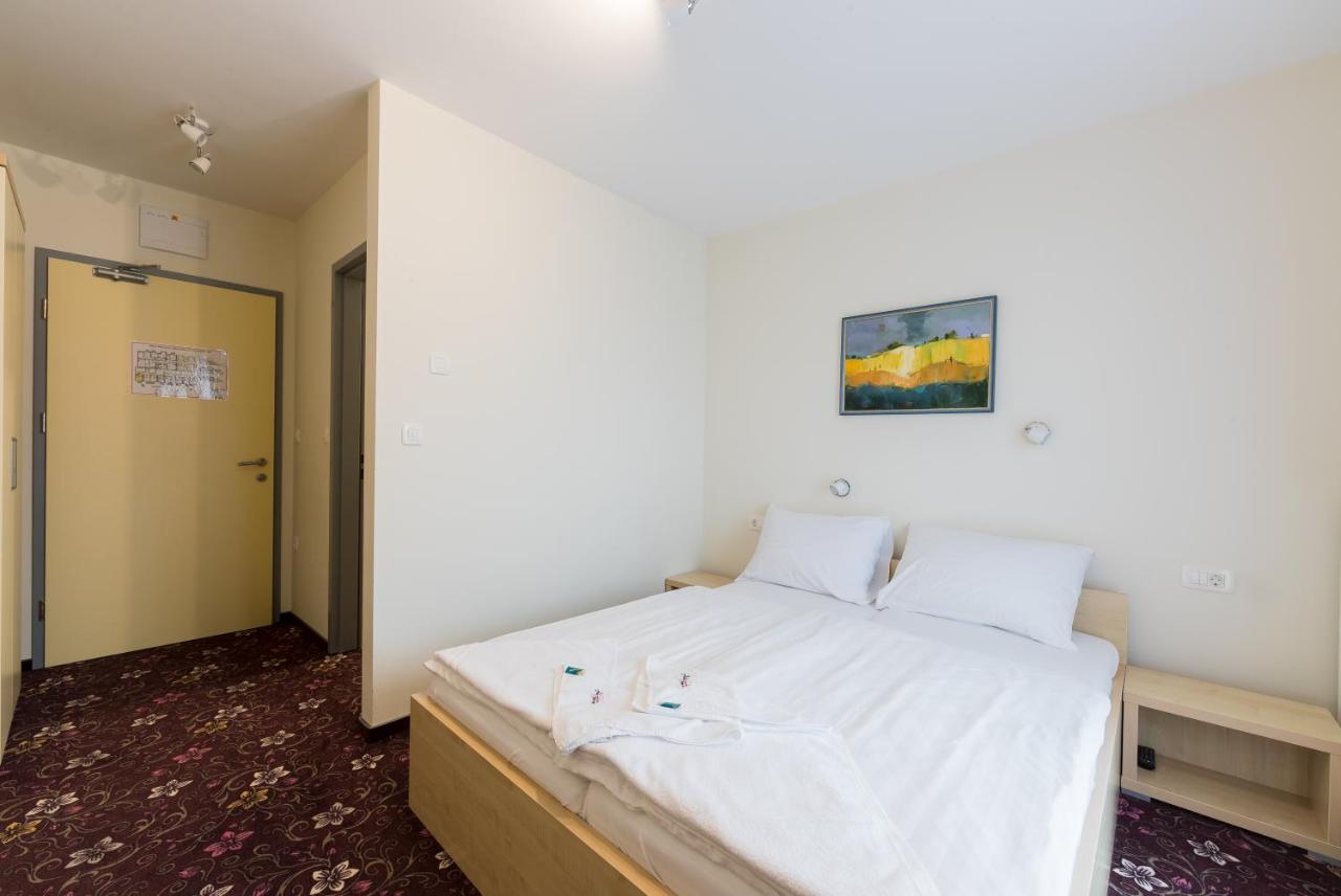 Hotel Jakec Trije Kralji Na Pohorju Zgornja Loznica Exterior photo