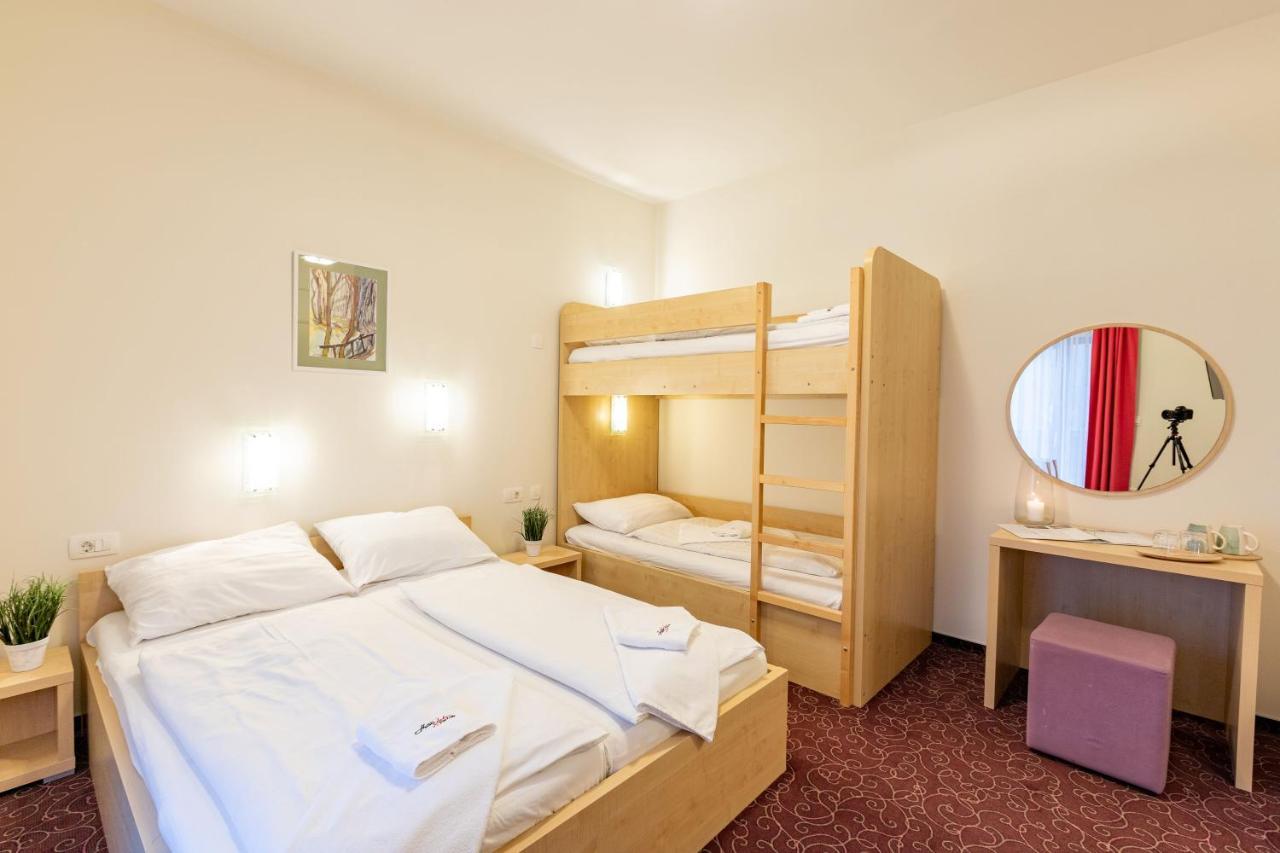 Hotel Jakec Trije Kralji Na Pohorju Zgornja Loznica Exterior photo